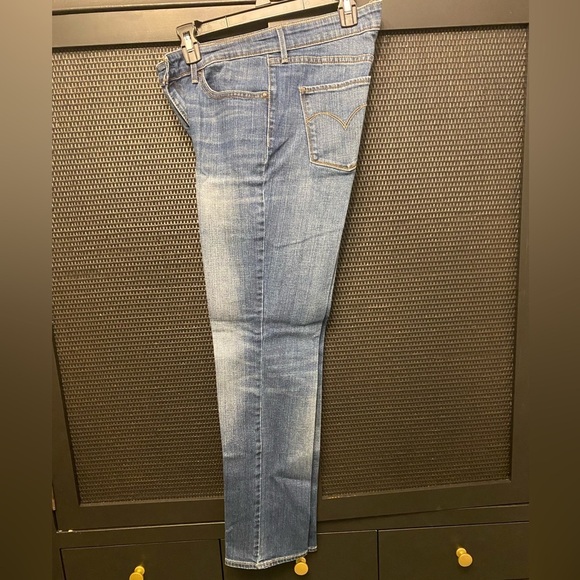 Levi’s Demi Curve Classic Rise Slim Women’s Jean - Picture 2 of 11